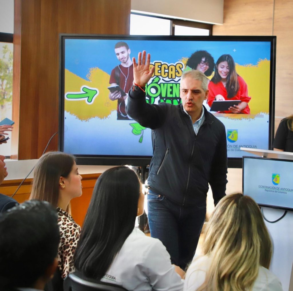 Gobernación de Antioquia abre convocatoria para 5.700 becas técnicas laborales en todo el departamento.