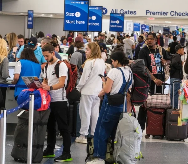 La Alcaldía de Medellín ofrece apoyo a Migración Colombia paramejorar las largas filas en el aeropuerto