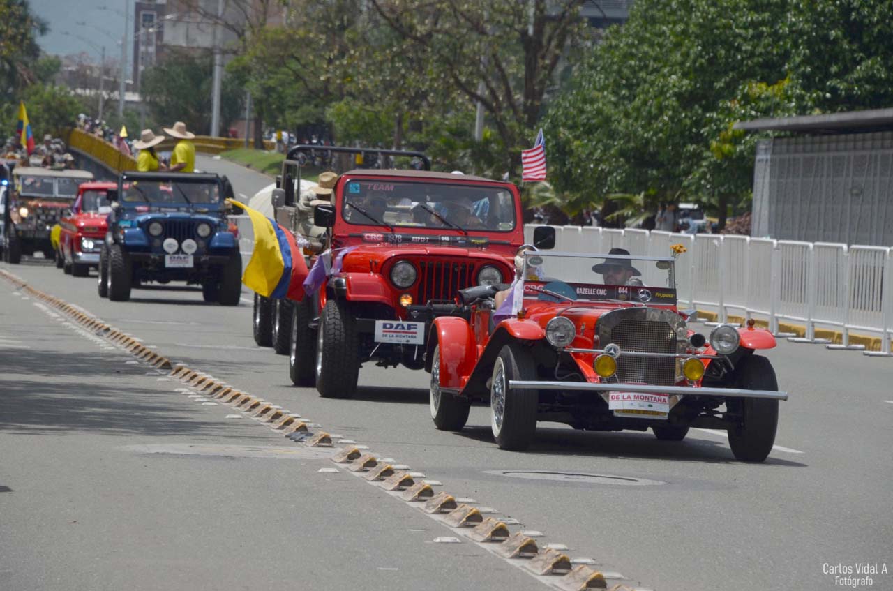 Desfile de Autos Clásicos y Antiguos 2025: El pasado que rueda con orgullo por Medellín