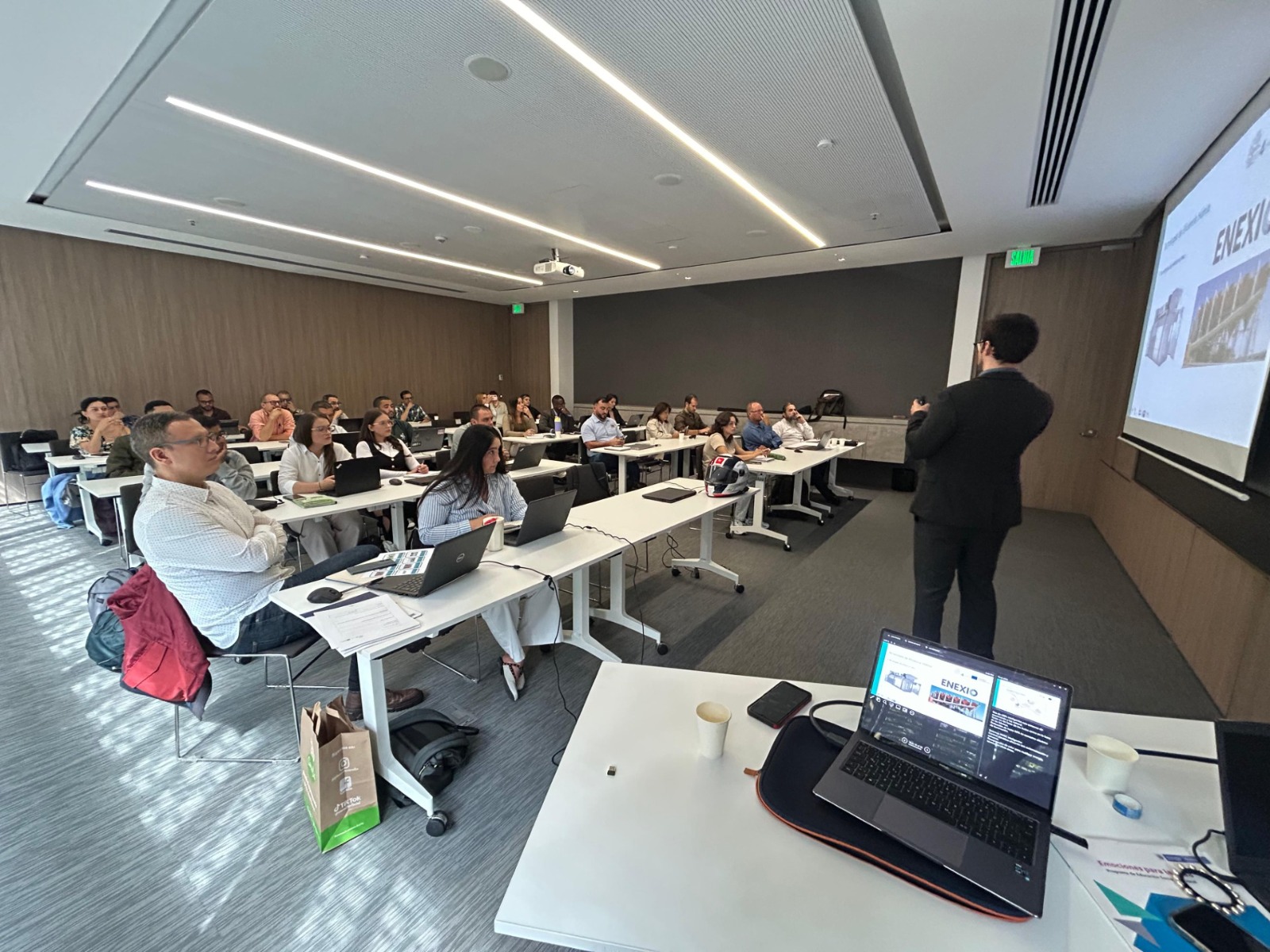 Medellín abre espacios de diálogo ciudadano para fortalecer la vocación en ciencia, tecnología e innovación