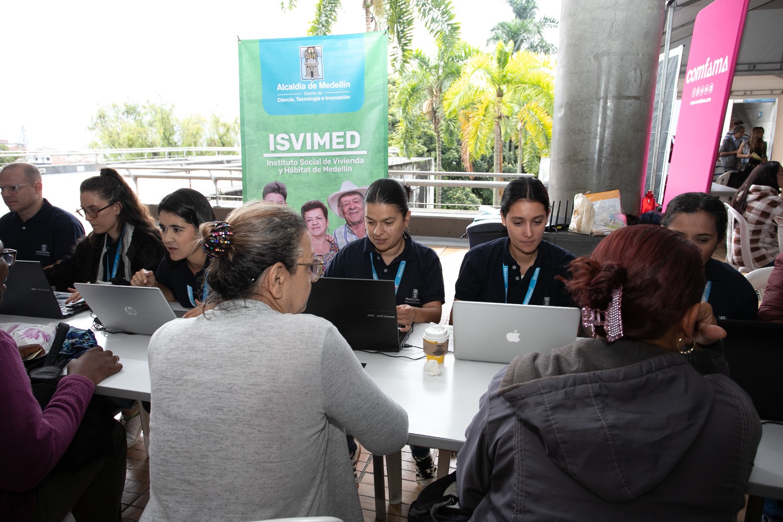 La Alcaldía de Medellín impulsa el acceso a vivienda digna en la Feria de La Lonja 2025