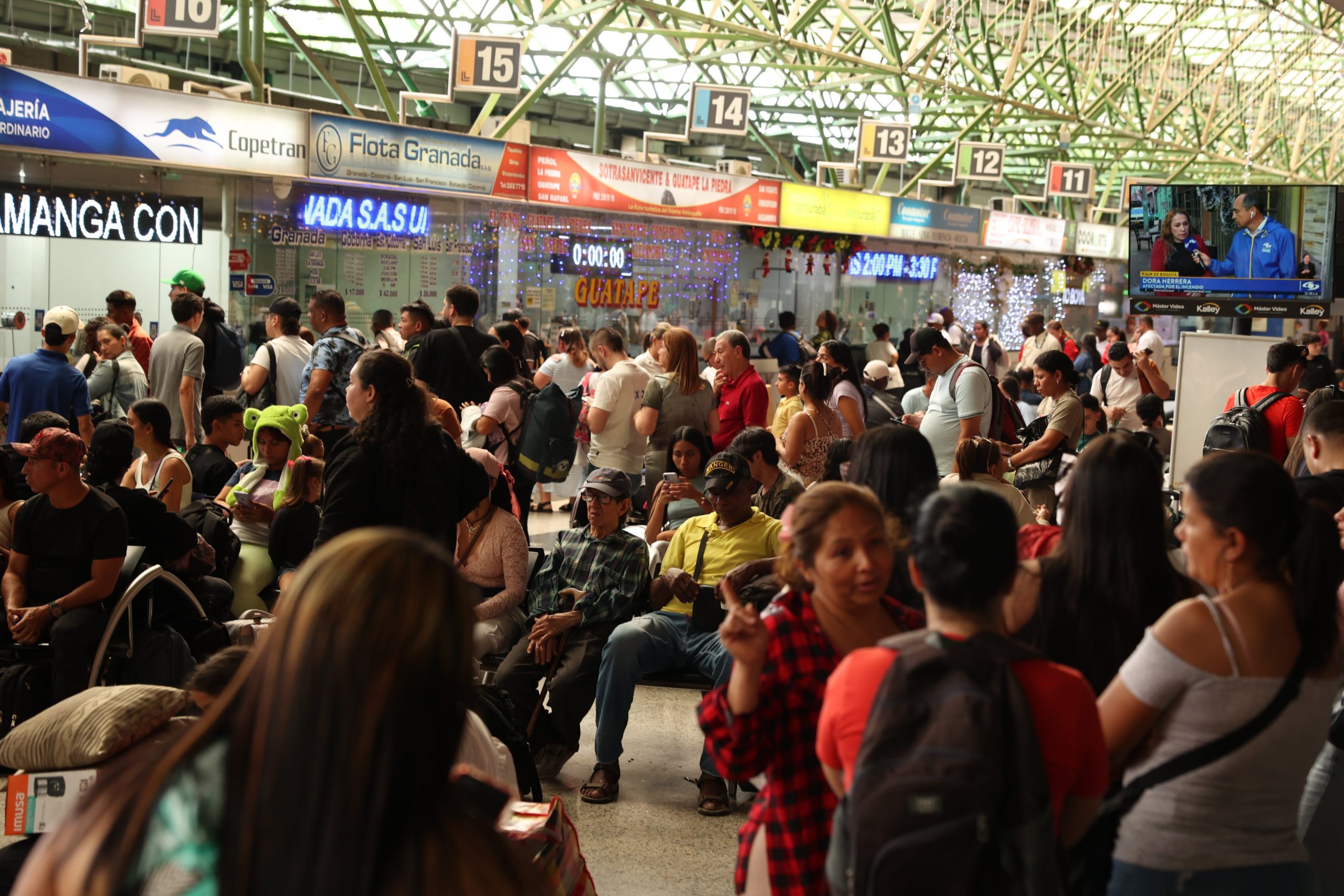 Campaña en terminales de Medellín busca prevenir la trata de personas