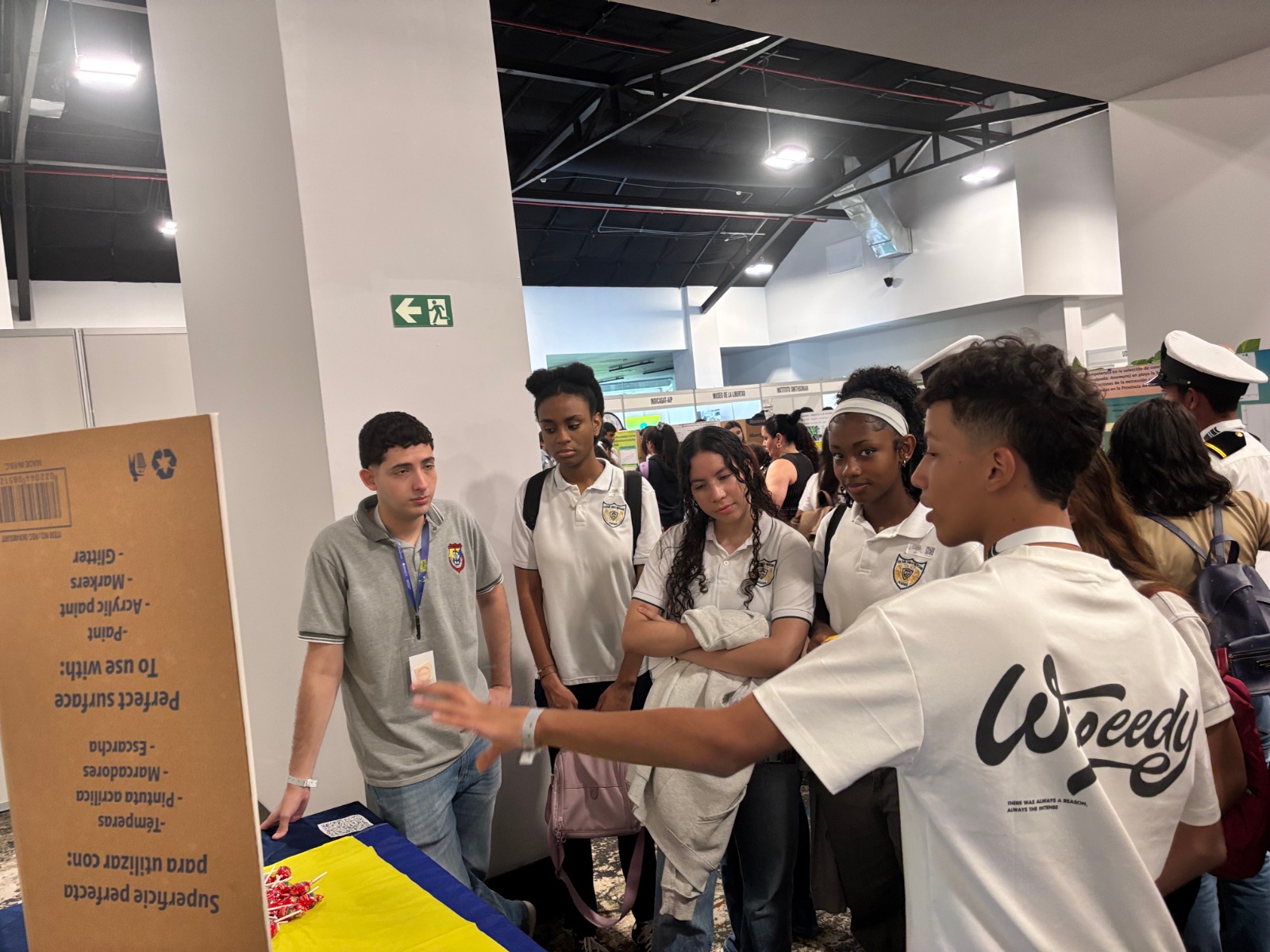 Estudiantes de Medellín destacan en feria internacional con propuesta de monitoreo del agua