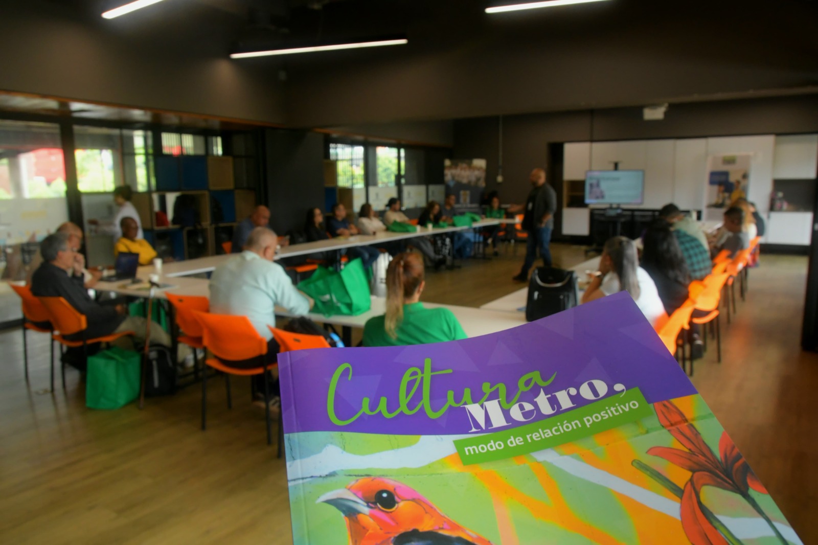 La Cultura Metro se Traslada a las Aulas de Clase en Medellín para Reforzar Valores Ciudadanos