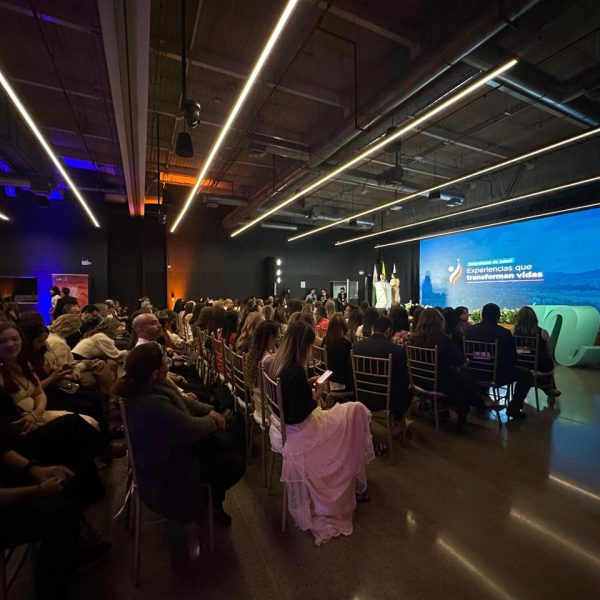 Experiencias que Transforman Vidas: Medellín reconoce 13 iniciativas que sostienen e innovan en el sistema de salud en medio de la crisis nacional