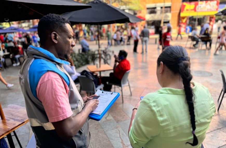 Medellín Dispara la Formalización: Más de $2.000 Millones Recaudados y 1.700 Trámites de Regularización del Espacio Público