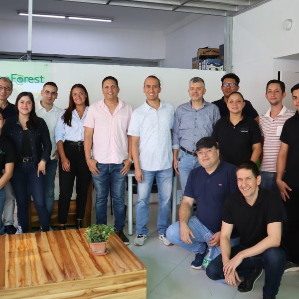 Productividad en alza: 120 empresas de Medellín optimizan sus procesos y seis viajarán a Japón en 2026