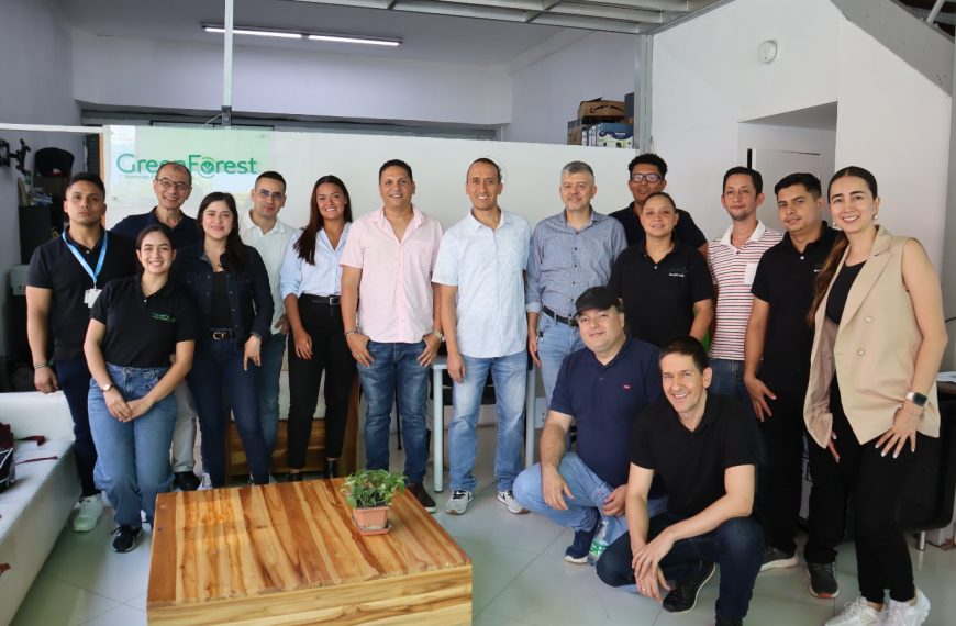 Productividad en alza: 120 empresas de Medellín optimizan sus procesos y seis viajarán a Japón en 2026