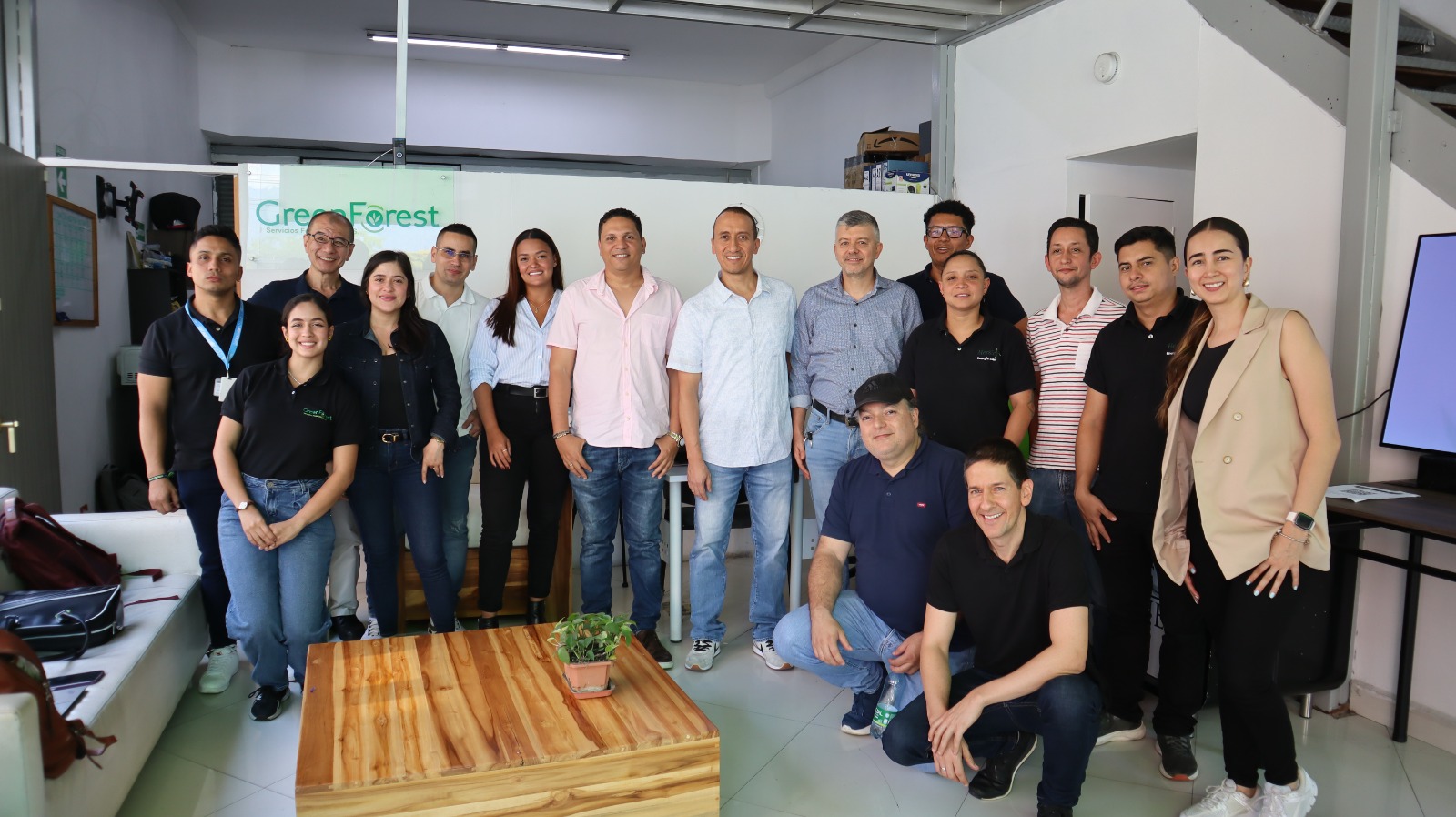 Productividad en alza: 120 empresas de Medellín optimizan sus procesos y seis viajarán a Japón en 2026