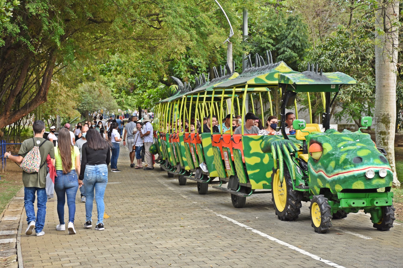 ¡Medellín se viste de fiesta! Emoción y ahorro en el Parque Norte y Juan Pablo II
