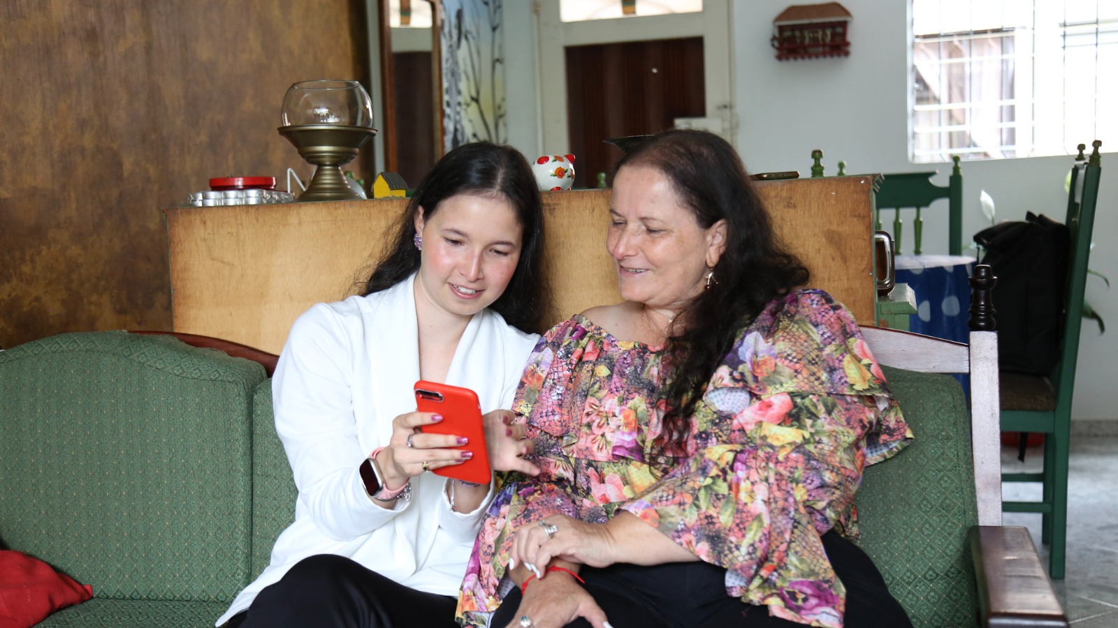 ¡FUROR DIGITAL EN MEDELLÍN! Miles se lanzan a la conquista del conocimiento gratis: ¿Te vas a quedar por fuera?